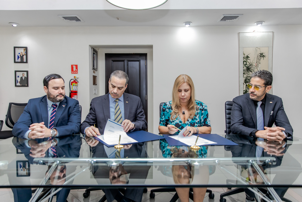 PROPANAMA Y COEL suscriben Acuerdo