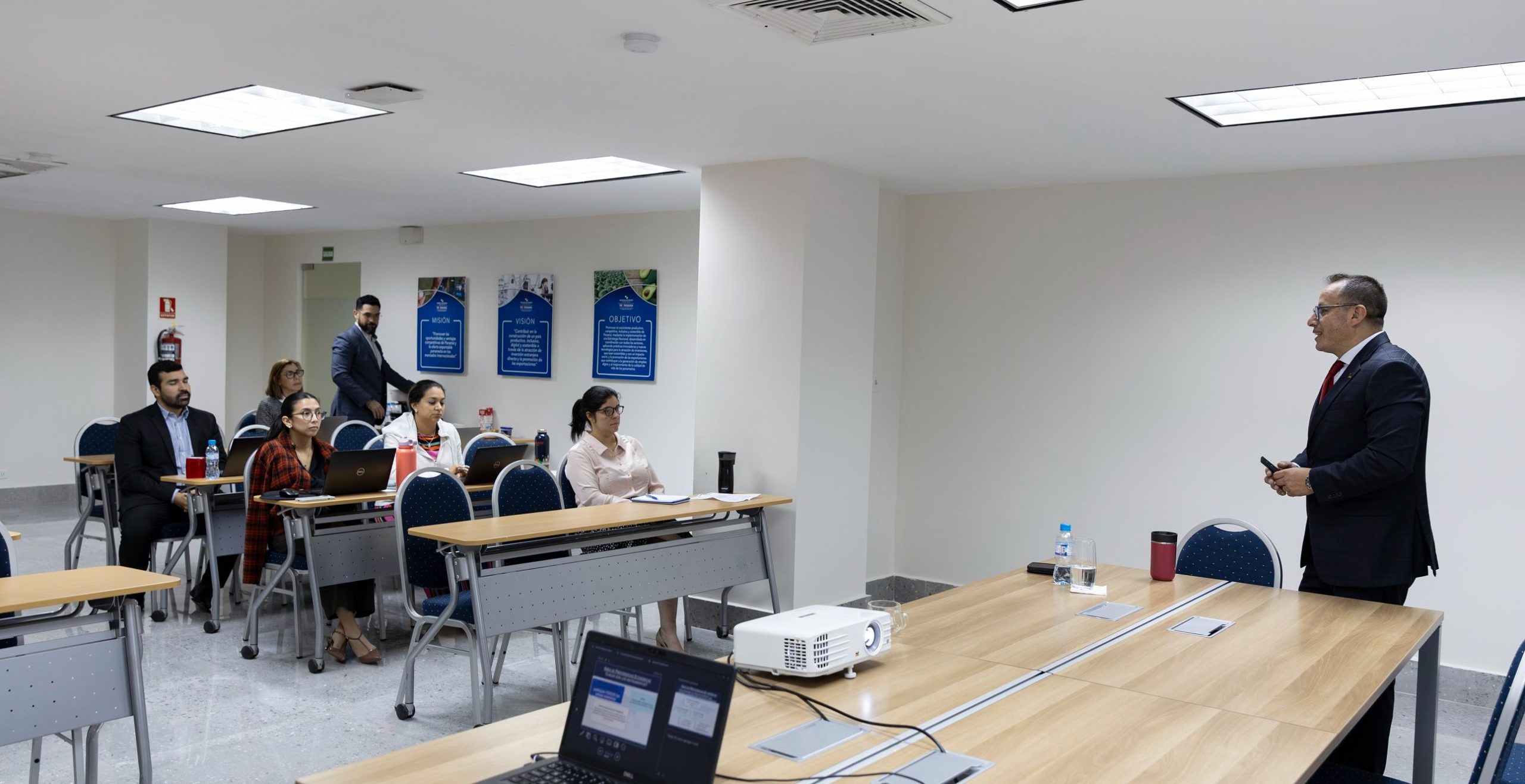 Jornada de capacitación de la Embajada de Bolivia a PROPANAMA