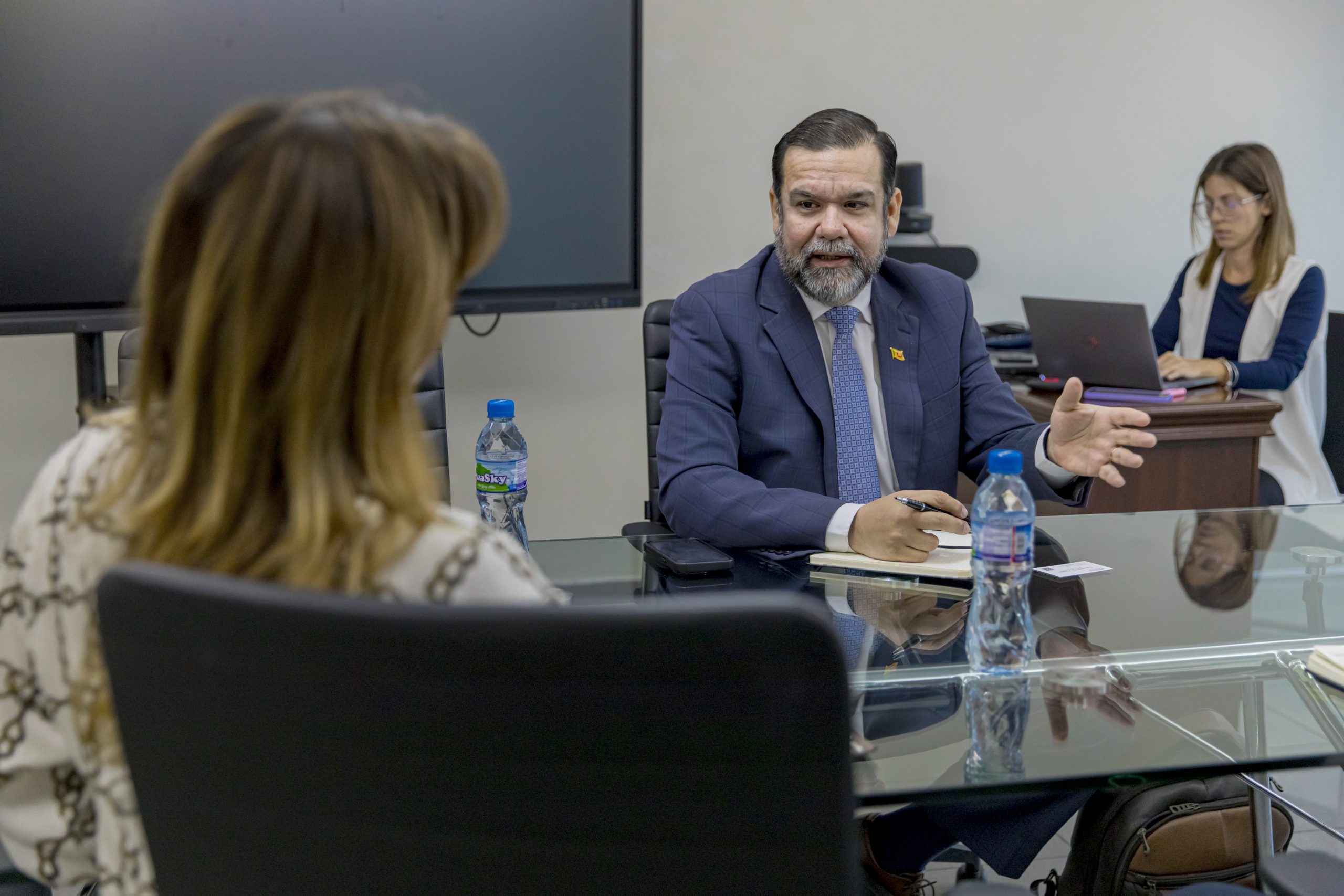 Sri Lanka y Panamá Analizan Oportunidades en el Sector Producción